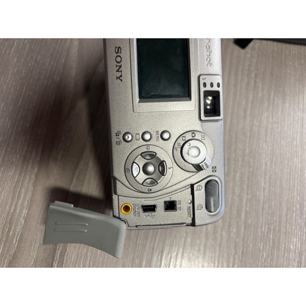 Sony Cyber-shot DSC-P92 5.0MP Digital Camera 3x Optical Zoom with Case TESTED - Picture 6 of 13